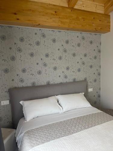 Una cama o camas en una habitación de B&B zio Domenico