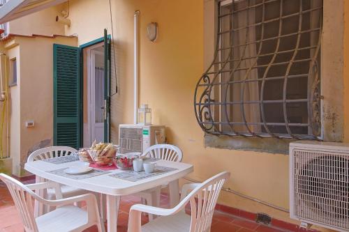 a white table and chairs sitting on a patio at B&B Cristina Garden in Pisa