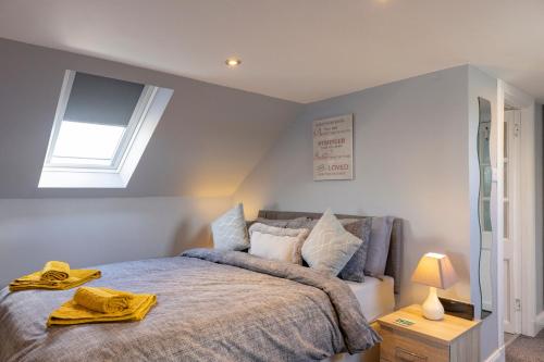 a bedroom with a bed with yellow towels on it at Ard Buidhe B&B in Daliburgh