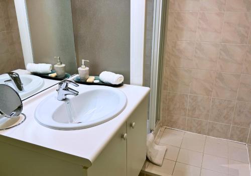 Photo de la galerie de l'établissement Studio en RDC avec jardin, proche Paris, à Livry-Gargan