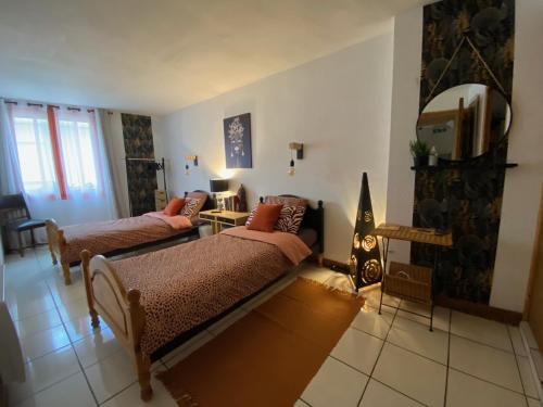 a living room with two beds and a tv at Os-thel, Chambres à louer in Tautavel