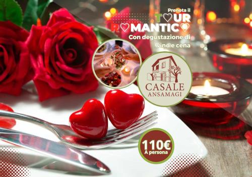 een tafel met twee lepels en twee harten en rozen bij B&B Casale Ansamagi Relax & Pool in Genzano di Roma