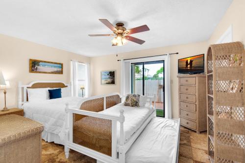 a bedroom with a bed and a ceiling fan at Beach Side- Harbor View in Destin