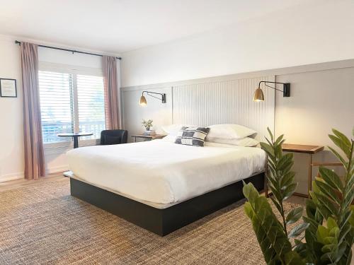 a hotel room with a large bed and a window at Hotel Cashiers in Cashiers