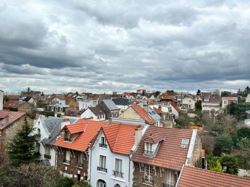 a group of houses with red roofs in a city at 2 pièces lumineux aux portes de Paris in Clamart