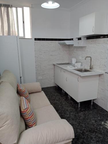 a living room with a couch and a sink at Hakuna Matata in Vecindario