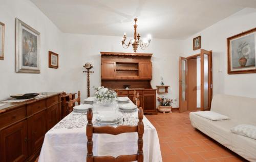 Χώρος καθιστικού στο Amazing Home In Capezzano Pianore