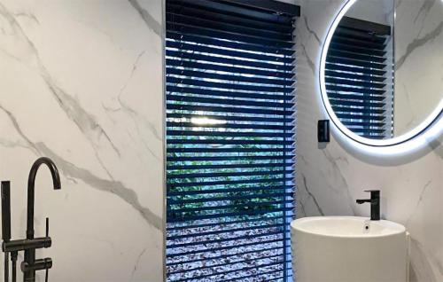 a bathroom with a sink and a mirror at Stunning Home In Rheezerveen With Wifi in Rheezerveen