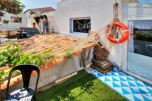 Ein Garten an der Unterkunft LA CABANE D'ISA