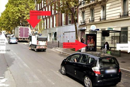 a black car driving down a city street with red arrows at Bel appartement aux portes de Paris in Cachan