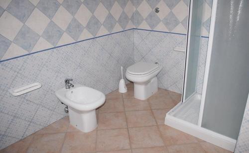 a bathroom with a toilet and a sink and a shower at Nuovissimo appartamento a due passi dalla spiaggia di Maladroxia C61 in Maladroxia