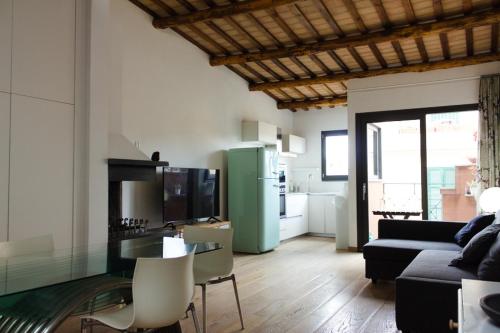 Stylish Penthouse with terrace in Trastevere