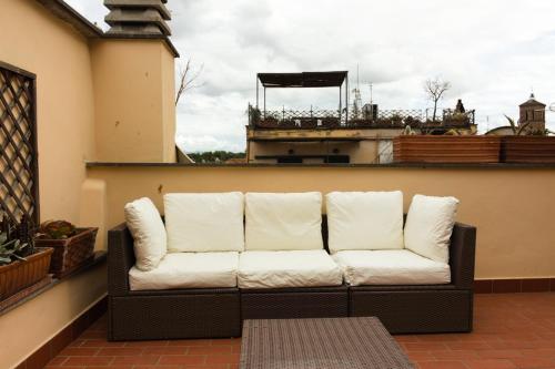 Stylish Penthouse with terrace in Trastevere