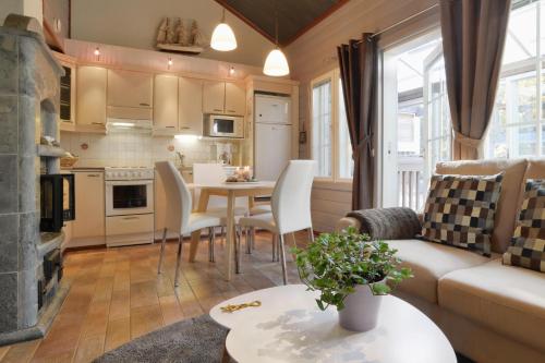 a living room with a couch and a table at Vuokatin Aateli Apartments in Vuokatti