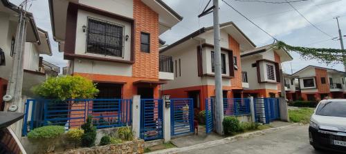 een blauw hek voor een huis bij Espina's Residence in Batangas City