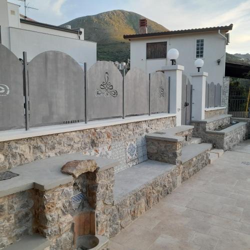 Το κτήριο όπου στεγάζεται  η παραθεριστική κατοικία