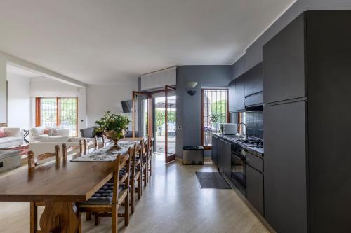a kitchen with a table and a dining room at Villa Del Rubbio in Rome