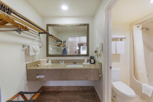 Phòng tắm tại Quality Inn Florida City - Gateway to the Keys