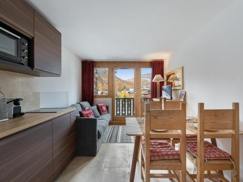 Gallery image of Appartement Val-d'Isère, 2 pièces, 4 personnes - FR-1-567-55 in Val-d'Isère