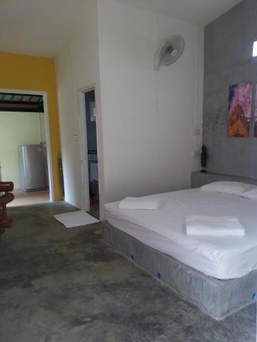 Ένα μπάνιο στο Aathid Garden Khao Lak