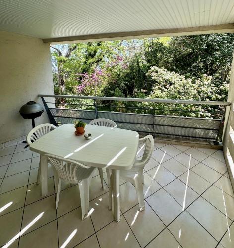 Photo de la galerie de l'établissement Grand T4 de 118m2 Proche Tram, Terrasse à seulement 25 mn des Plages, à Montpellier