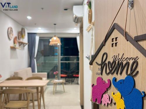 a sign that says welcome home in a house at The Sóng Hotel & Apartment Vũng Tàu in Vung Tau