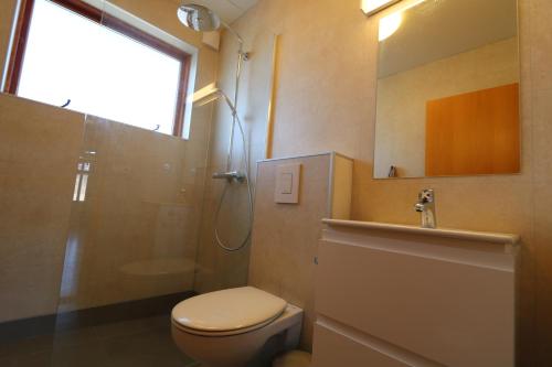 Koupelna v ubytování Stekkjardalur Holiday Home