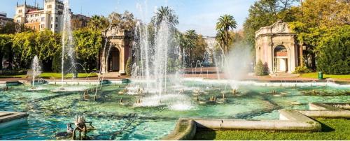 a fountain in the middle of a park at A 5 minutos andando del Casco Viejo, ayuntamiento, Plaza Circular y Gran Vía de Bilbao y próximo a las 2 líneas de metro in Bilbao