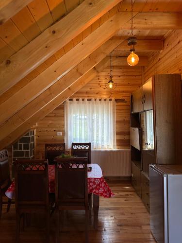a dining room with a table in a wooden room at Shtepi Druri Arber in Voskopojë