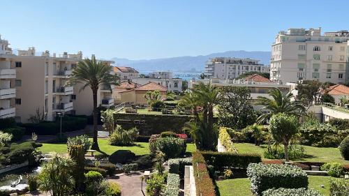 Croisette and beaches. View on gardens and sea.