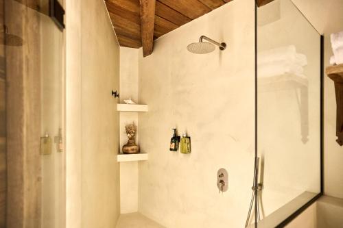a shower with a glass door in a bathroom at Pleta del Tarter 31A Lodge & SPA HUT 8254 in Canillo