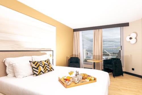 Ένα ή περισσότερα κρεβάτια σε δωμάτιο στο Hotel Ker Moor Saint-Quay Portrieux