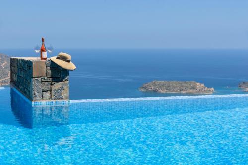 Бассейн в Villa Sendal Spinalonga View или поблизости