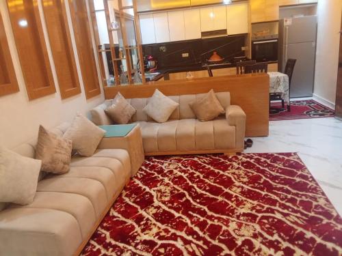 a living room with a couch and a red rug at بوزنيقة in Bouznika