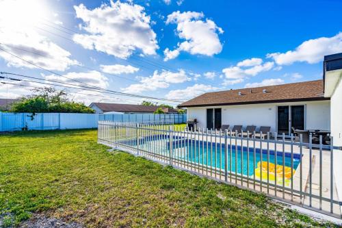 Πισίνα στο ή κοντά στο Chic Miami Private Pool Home