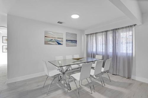 Φωτογραφία από το άλμπουμ του Chic Miami Private Pool Home σε Cutler Ridge
