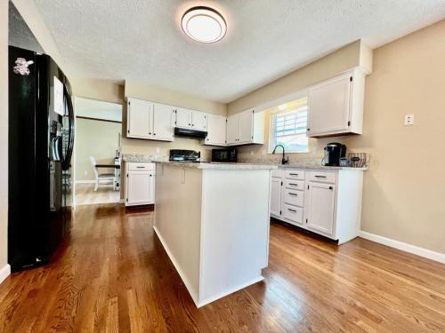 Η κουζίνα ή μικρή κουζίνα στο Suburban paradise in Liberty TWP