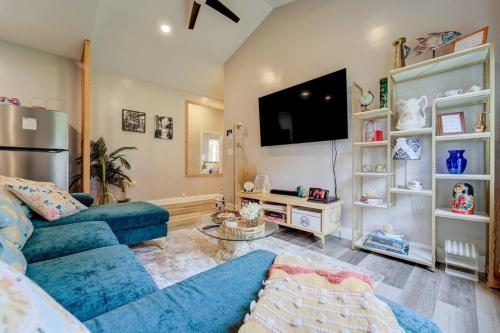 TV a/nebo společenská místnost v ubytování The Little Villa - 2Bed 1Bath Private Suite