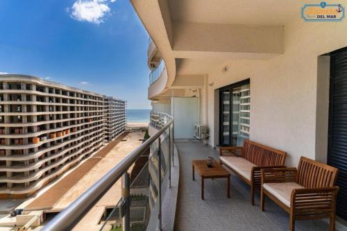 Ban công/sân hiên tại Casa Del Mar Lamera Residence