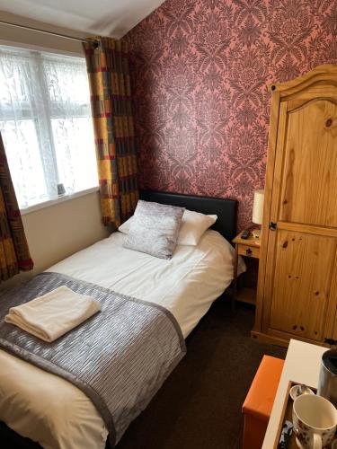Postel nebo postele na pokoji v ubytování Willows Guest House