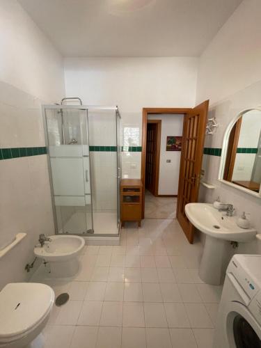 a bathroom with two sinks and a shower at La Villa del Pixus in Pisciotta