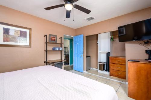 a bedroom with a bed and a flat screen tv at LEMONADE SOL in Tempe