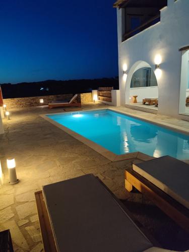 Daphne's Place - Private Villa with Pool in Naxos