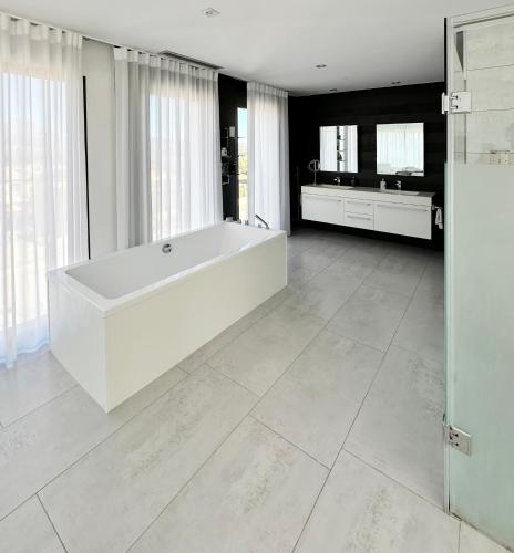 Φωτογραφία από το άλμπουμ του Exquisite Luxury Paradise σε Jávea