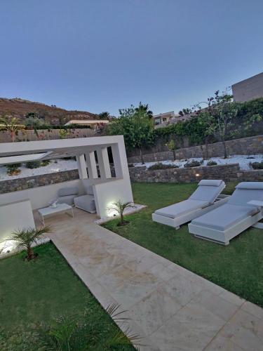 Κήπος έξω από το Exquisite Luxury Paradise