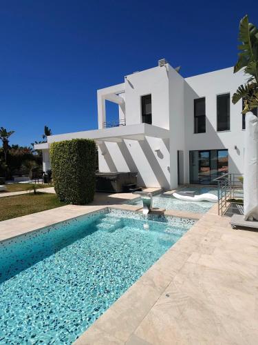 Πισίνα στο ή κοντά στο Exquisite Luxury Paradise