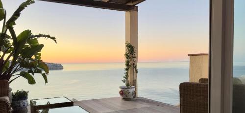 Beautiful House with splendid sea views, Calaiza Beach