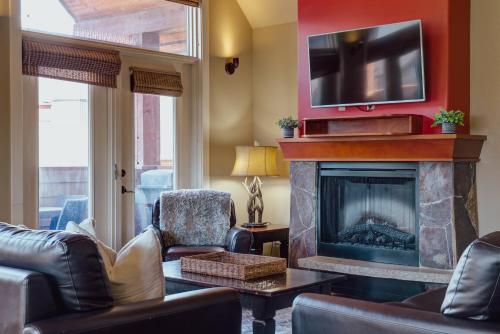 Gallery image of Panoramic Mountain View Condo in Canmore