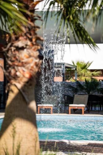 a fountain in the middle of a swimming pool at Villa Grande Arche Istria in Ližnjan