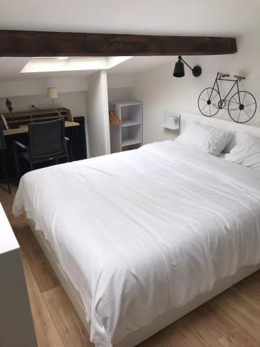Une atypique et merveilleuse Petite maison en plein cœur de Nice, à proximité de la mer et des plages